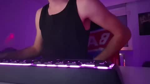 Snapshot of lukasschoetz chatting on 01.13.26 lukasschoetz online show from 01.13.26