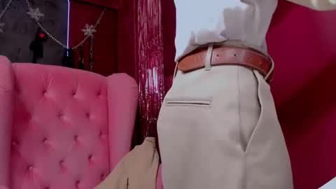 Snapshot of luke_sweet chatting on 12.22.25 Luke online show from 12.22.25