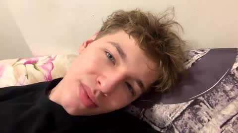 Snapshot of lukedesirable chatting on 01.10.25 lukedesirable online show from 01.10.25