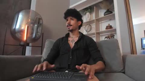 Snapshot of lukeetaylor_ chatting on 10.11.25 Luke Taylor online show from 10.11.25