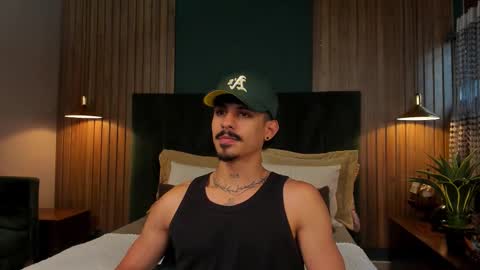 Snapshot of lukeetaylor_ chatting on 11.18.25 Luke Taylor online show from 11.18.25