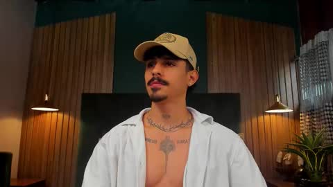 Snapshot of lukeetaylor_ chatting on 11.24.25 Luke Taylor online show from 11.24.25