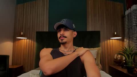 Snapshot of lukeetaylor_ chatting on 12.02.25 Luke Taylor online show from 12.02.25