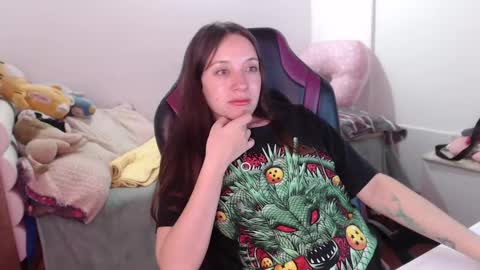 Snapshot of lula_05 chatting on 12.19.24 Vicky online show from 12.19.24