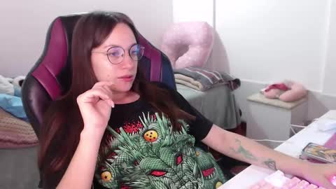 Snapshot of lula_05 chatting on 12.19.24 Vicky online show from 12.19.24