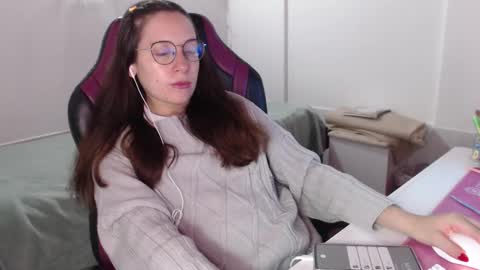 Snapshot of lula_05 chatting on 01.03.25 Vicky online show from 01.03.25