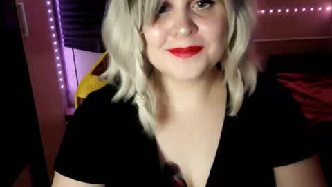 Snapshot of lulovia chatting on 03.10.26 lulovia online show from 03.10.26