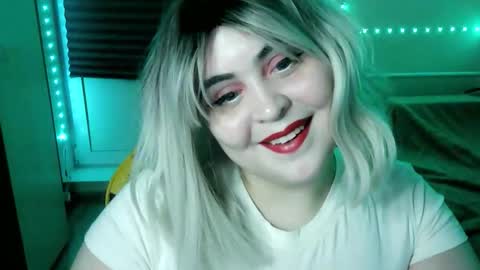 Snapshot of lulovia chatting on 03.21.26 lulovia online show from 03.21.26