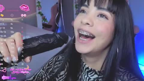 Snapshot of luluwonder_ chatting on 06.19.26 Lulu online show from 06.19.26