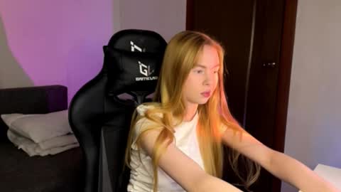 Snapshot of lumisun chatting on 12.21.25 Sia online show from 12.21.25