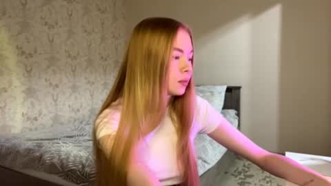 Snapshot of lumisun chatting on 01.06.26 Sia online show from 01.06.26