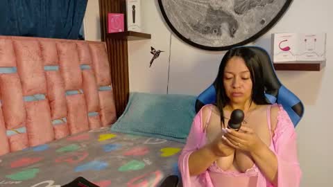 Snapshot of luna2155 chatting on 12.17.25 Luna online show from 12.17.25