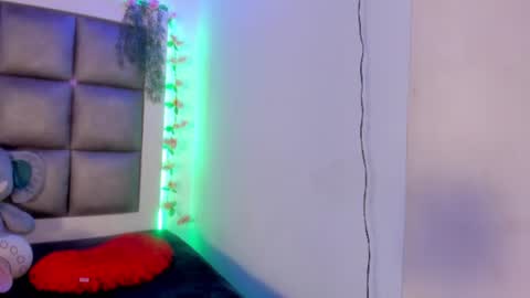 Snapshot of luna__scarlett chatting on 06.30.26 luna online show from 06.30.26