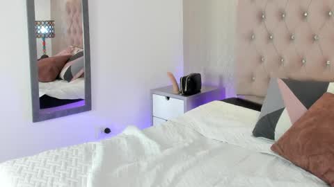 Luna And Titan  online show from 03.16.26