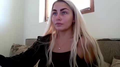 Snapshot of luna_blazer chatting on 10.04.25 luna_blazer online show from 10.04.25