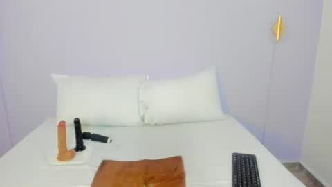 Snapshot of luna_blazze_ chatting on 07.16.26 L U N A online show from 07.16.26