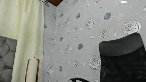 Luna Eva online show from 02.22.25