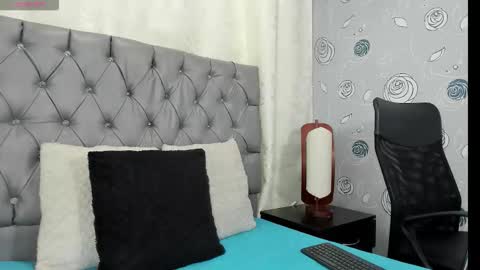 Luna Eva online show from 10.18.25