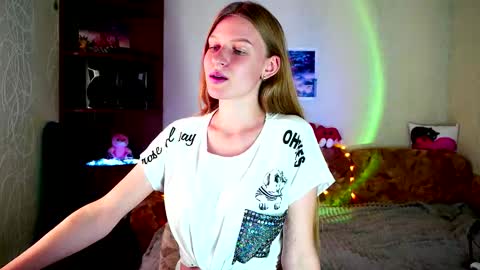 Snapshot of luna_evan chatting on 10.07.25 luna_evan online show from 10.07.25