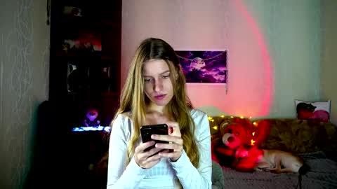 Snapshot of luna_evan chatting on 10.29.25 luna_evan online show from 10.29.25