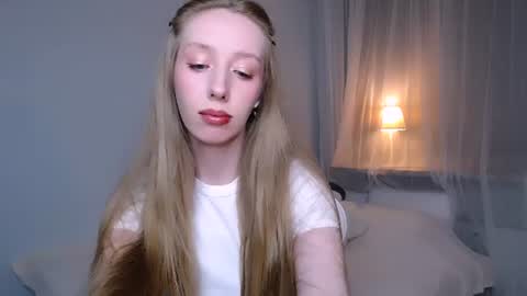 Snapshot of luna_insanity chatting on 06.27.26 Luna online show from 06.27.26