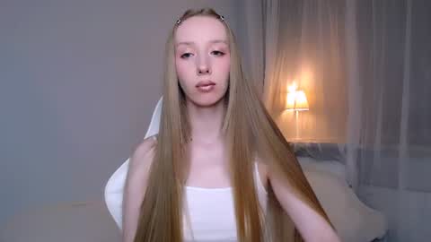 Snapshot of luna_insanity chatting on 07.31.26 Luna online show from 07.31.26