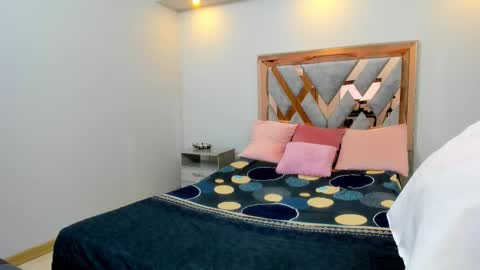 Snapshot of luna_johansson chatting on 09.29.25 Luna online show from 09.29.25