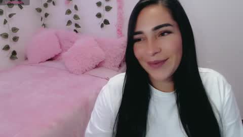 Snapshot of luna_lgomez chatting on 03.01.25 luna online show from 03.01.25