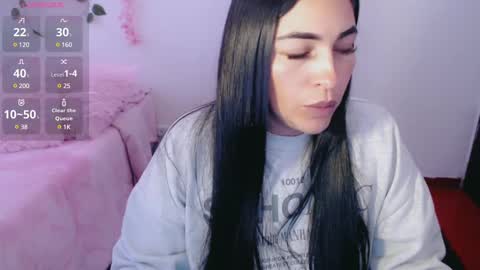 Snapshot of luna_lgomez chatting on 03.02.25 luna online show from 03.02.25