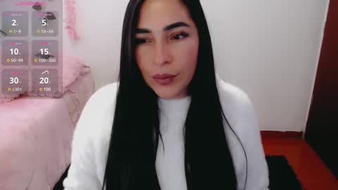 Snapshot of luna_lgomez chatting on 03.04.25 luna online show from 03.04.25