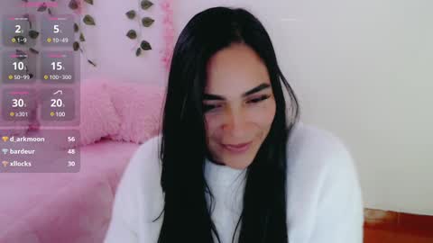 Snapshot of luna_lgomez chatting on 03.04.25 luna online show from 03.04.25
