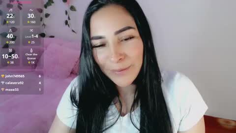 Snapshot of luna_lgomez chatting on 03.10.25 luna online show from 03.10.25