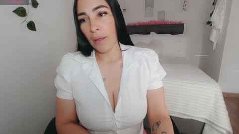 Snapshot of luna_lgomez chatting on 09.12.25 luna online show from 09.12.25
