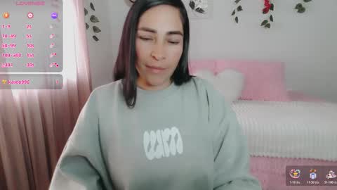 Snapshot of luna_lgomez chatting on 10.31.25 luna online show from 10.31.25