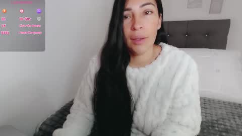 Snapshot of luna_lgomez chatting on 11.28.25 luna online show from 11.28.25