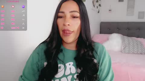 Snapshot of luna_lgomez chatting on 02.19.26 luna online show from 02.19.26