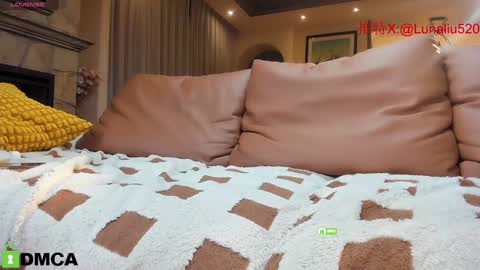 Snapshot of luna_liu520 chatting on 01.22.25 luna online show from 01.22.25