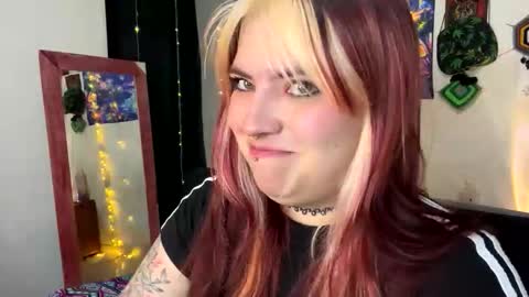 luna_rayy online show from 10.20.25