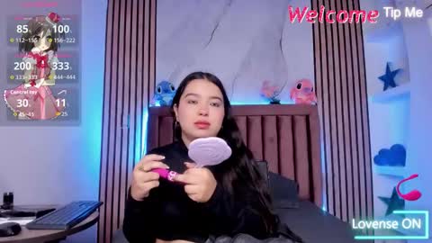 Snapshot of luna_sweeett_ chatting on 11.20.25 Luna online show from 11.20.25