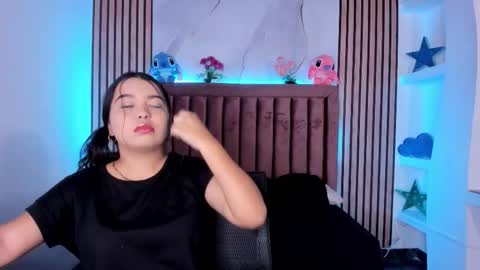 Snapshot of luna_sweeett_ chatting on 11.24.25 Luna online show from 11.24.25