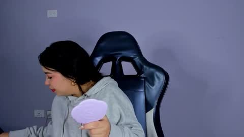 Snapshot of luna_sweeett_ chatting on 12.05.25 Luna online show from 12.05.25