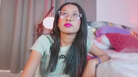 Snapshot of luna_valen chatting on 11.21.25 luna_valen online show from 11.21.25