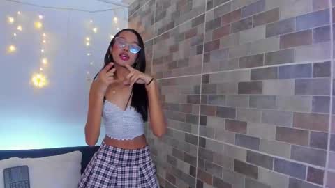 Snapshot of luna_valen chatting on 12.18.25 luna_valen online show from 12.18.25