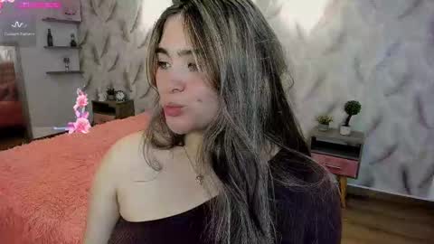 Snapshot of luna_volk chatting on 09.24.25  Luna online show from 09.24.25