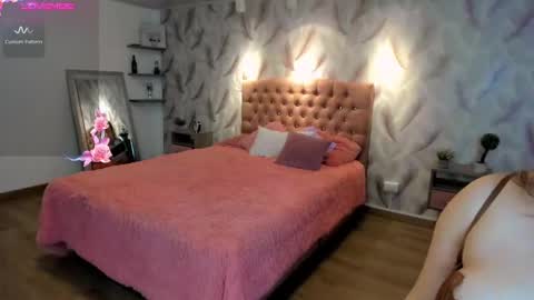 Snapshot of luna_volk chatting on 09.26.25  Luna online show from 09.26.25