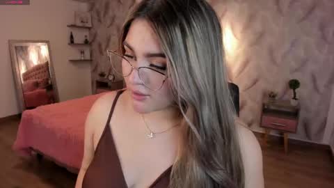 Snapshot of luna_volk chatting on 10.08.25  Luna online show from 10.08.25