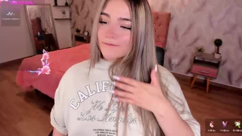 Snapshot of luna_volk chatting on 10.10.25  Luna online show from 10.10.25