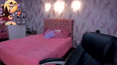 Snapshot of luna_volk chatting on 10.14.25  Luna online show from 10.14.25