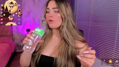 Snapshot of luna_volk chatting on 10.22.25  Luna online show from 10.22.25