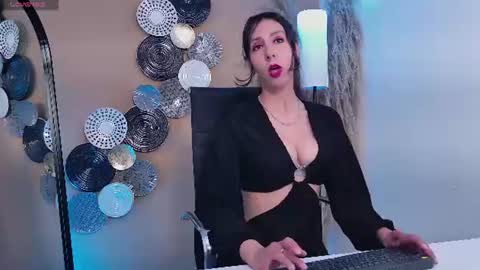 Snapshot of luna_willians chatting on 07.17.26 luna online show from 07.17.26